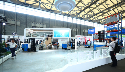 比亞迪叉車大型展臺設(shè)計搭建